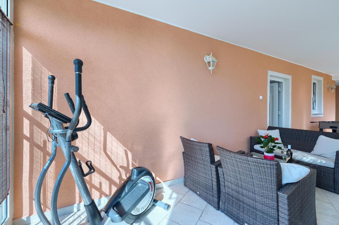 Studio Apartman Luka Pomer Exterior foto