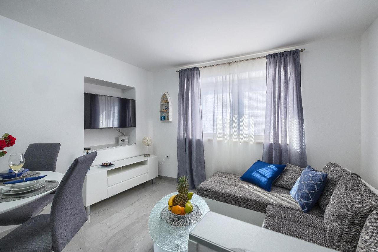 Studio Apartman Luka Pomer Exterior foto